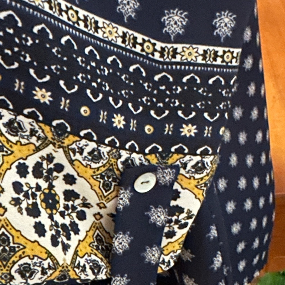 West Kei Black and Cream 3/4 Sleeve Blouse - Picture 2 of 7